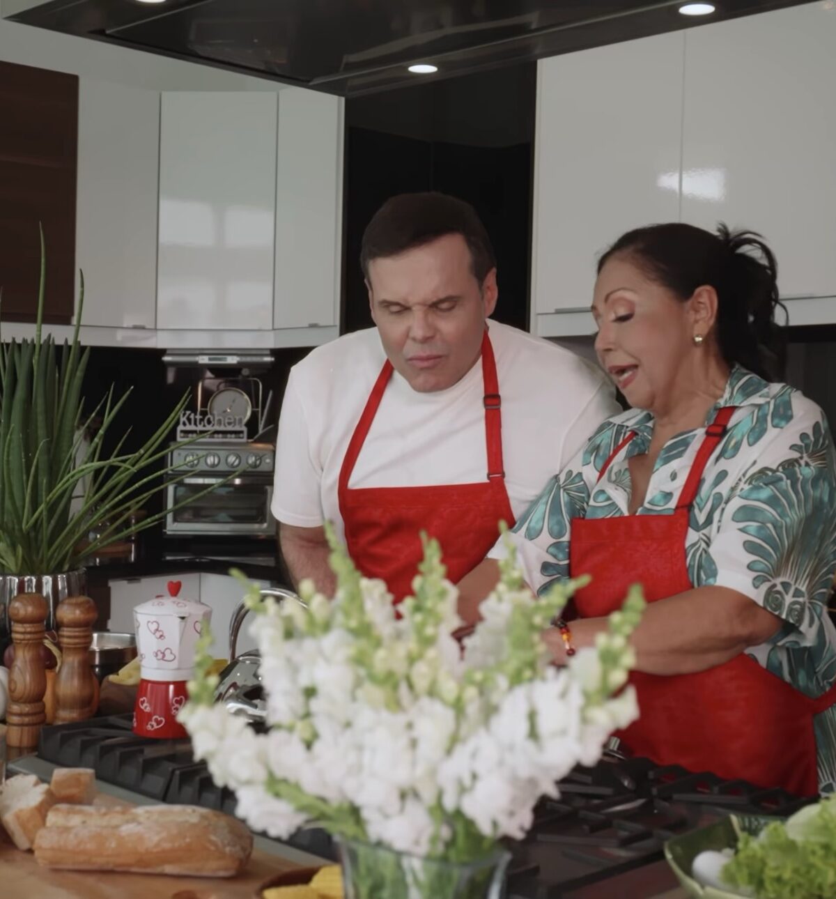 Frank Ceara y Adalgisa Pantaleón estrenan videoclip de “La Receta Perfecta”