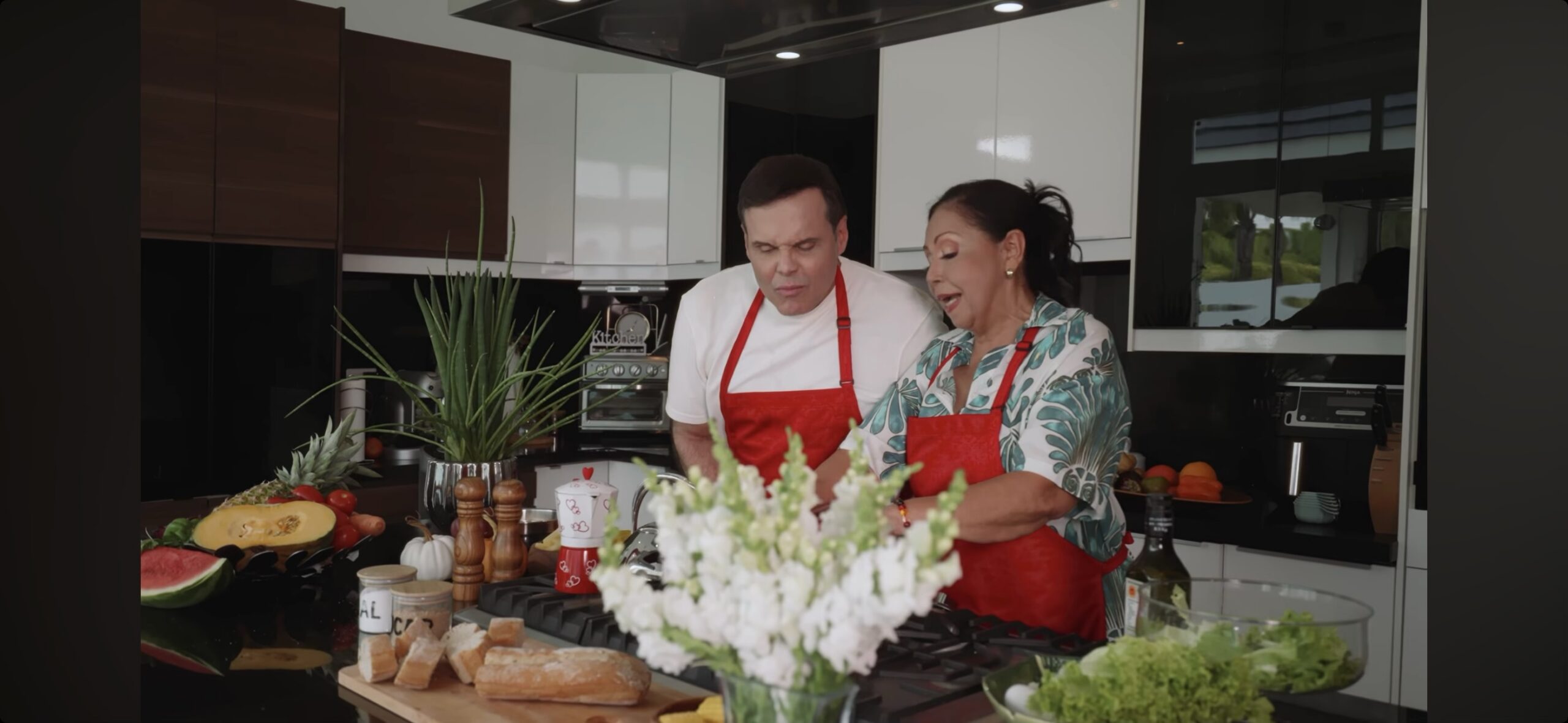 Frank Ceara y Adalgisa Pantaleón estrenan videoclip de “La Receta Perfecta”