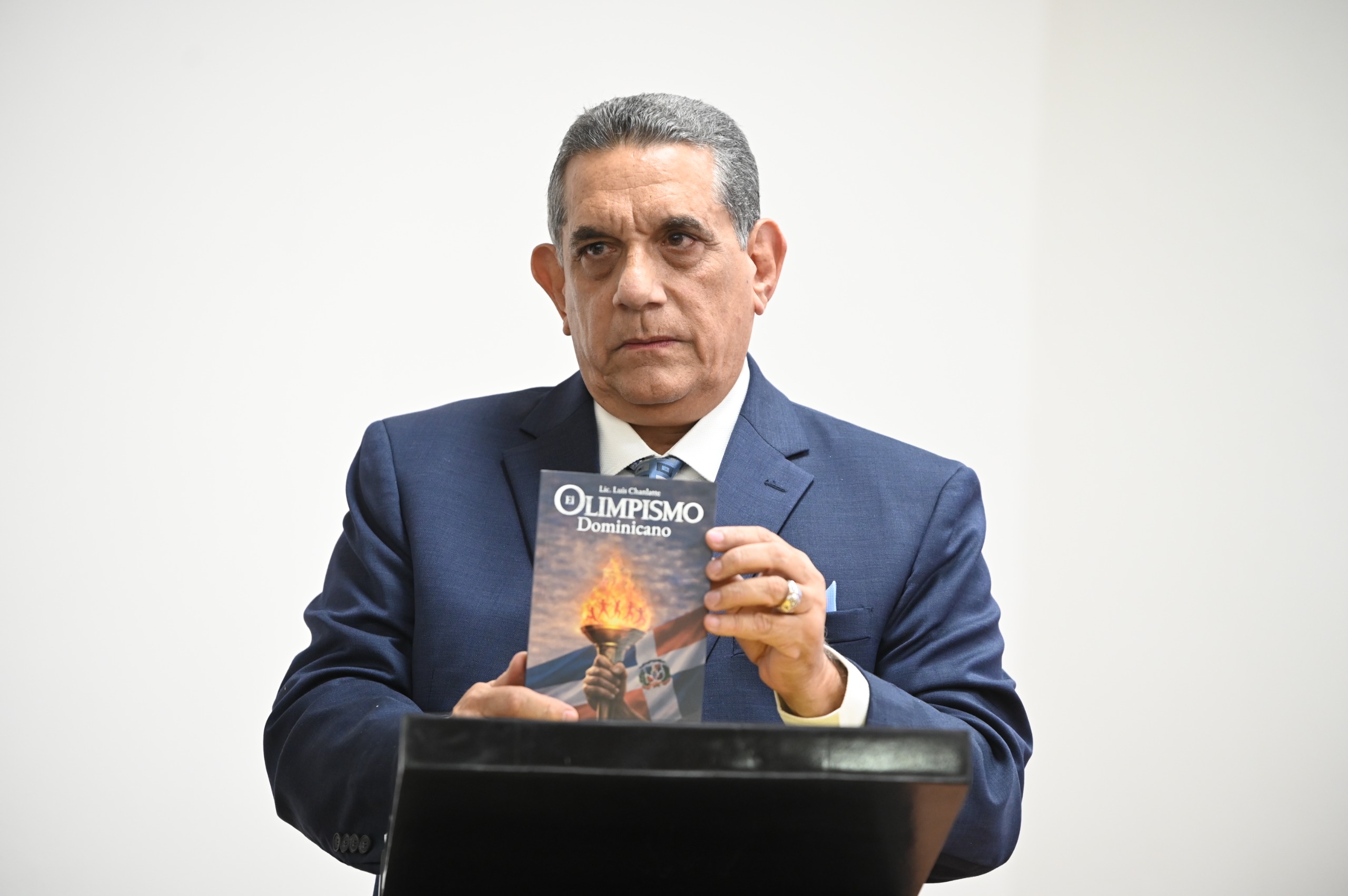 Luis Chanlatte llevará a Nueva York su libro sobre el olimpismo dominicano