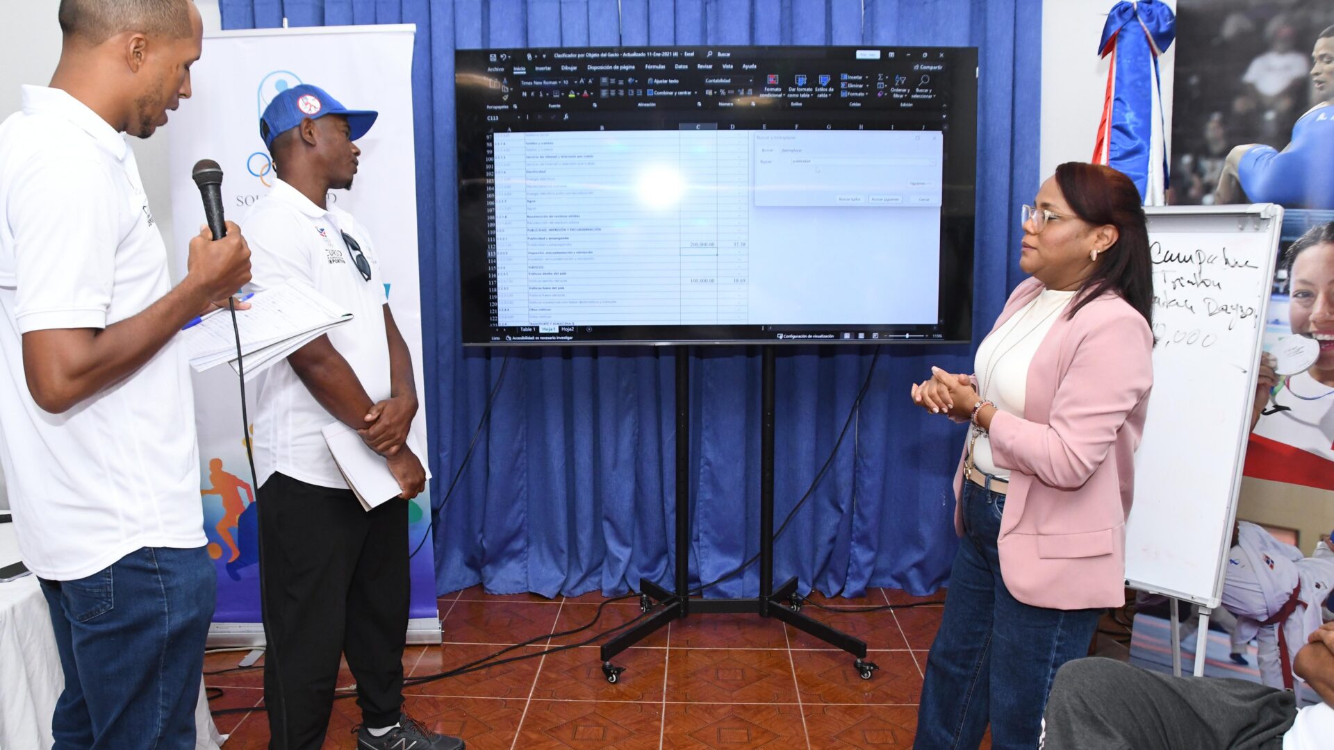 Academia Olímpica capacita a dirigentes y atletas de triatlón en Paraíso, Barahona