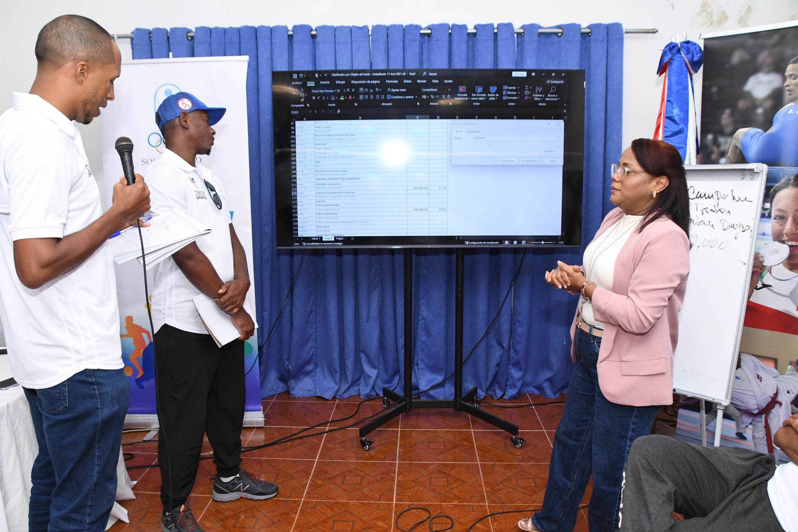 Academia Olímpica capacita a dirigentes y atletas de triatlón en Paraíso, Barahona
