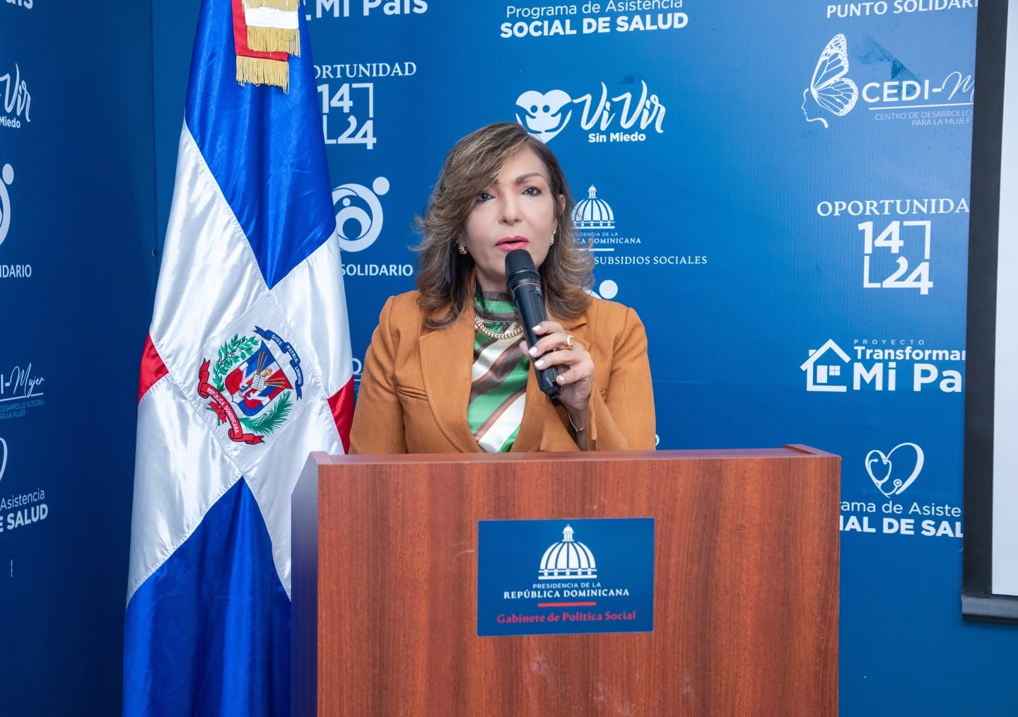 Geanilda Vásquez es reconocida como funcionaria del mes de septiembre