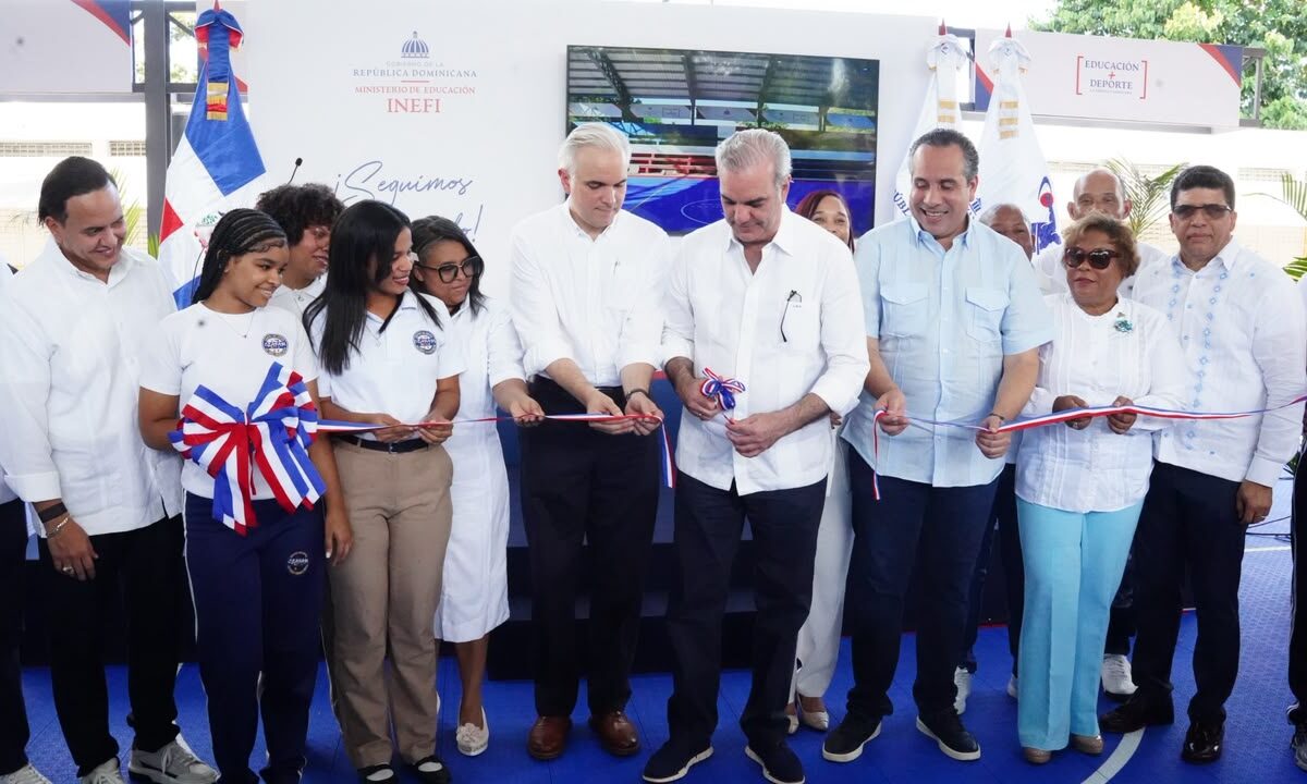 Presidente Abinader y el INEFI inauguran techado en el Centro Educativo en Artes Dr. Fabio Amable Mota, en Santo Domingo Este
